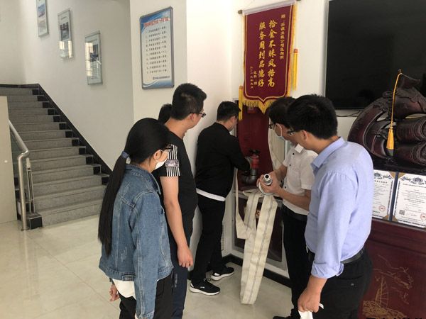 泓源新能源公司、出租車公司聯(lián)合開(kāi)展消防安全演練(圖2)