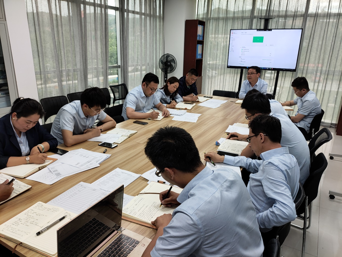 市產(chǎn)投集團(tuán)平煤機(jī)公司開展作風(fēng)集中整頓月活動第二期工作總結(jié)(圖1) 市產(chǎn)投集團(tuán)平煤機(jī)公司開展作風(fēng)集中整頓月活動第二期工作總結(jié)(圖1)