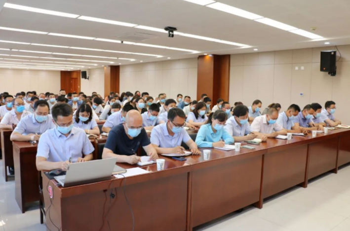 市產(chǎn)投集團(tuán)召開劃轉(zhuǎn)企業(yè)甘肅水建公司全體職工會(huì)議(圖2) 市產(chǎn)投集團(tuán)召開劃轉(zhuǎn)企業(yè)甘肅水建公司全體職工會(huì)議(圖2)